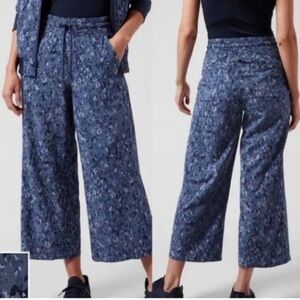 Athleta Wide leg cropped pants Women's Blue Patterned Pants